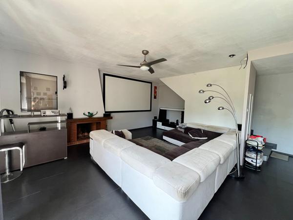 PAU Appartement Duplex 6 pièce(s) 139 m2 avec 4 balcons, un parking couvert sécurisé et une cave