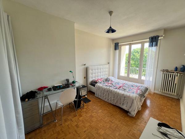 PAU Appartement Duplex 6 pièce(s) 139 m2 avec 4 balcons, un parking couvert sécurisé et une cave