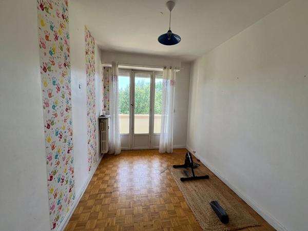 PAU Appartement Duplex 6 pièce(s) 139 m2 avec 4 balcons, un parking couvert sécurisé et une cave
