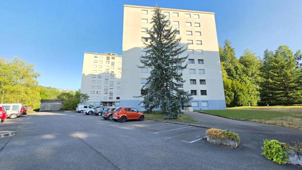 Parking / Box à louer à Jacob-Bellecombette (73000)