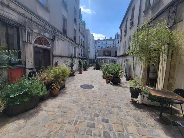 Studio indépendant rue de Belleville