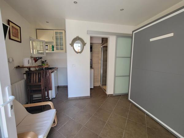 Studio indépendant rue de Belleville