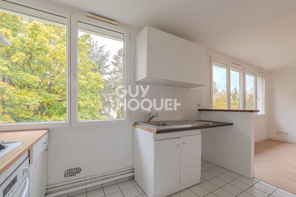 Vue imprenable sur les jardins ? Dernier étage ? Entièrement rénové