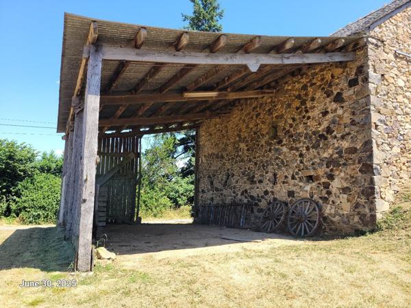 Un corps de ferme avec dépendances - 7kms de Villefranche de Rouergue Morlhon le haut
