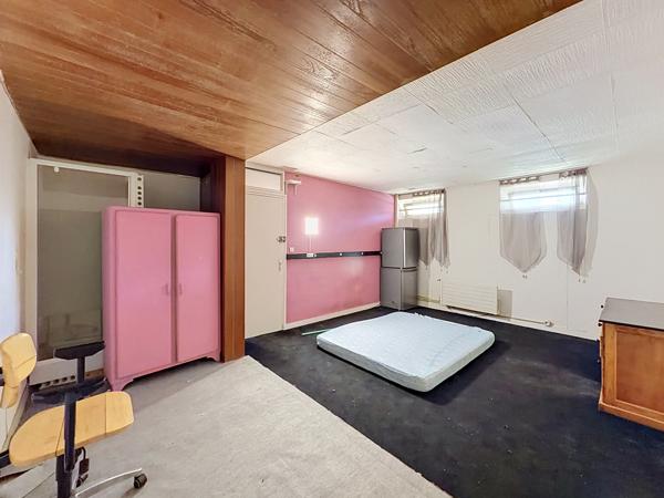 Local Commercial
        
        - 131 m² 96 000 € *
