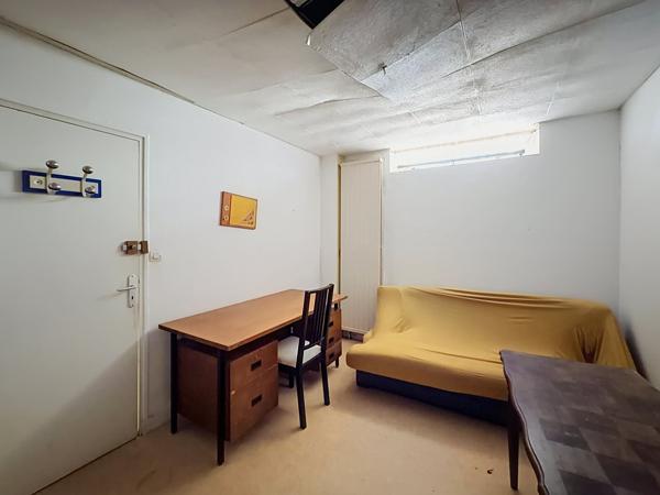 Local Commercial
        
        - 131 m² 96 000 € *
