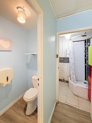 Local Commercial
        
        - 131 m² 96 000 € *