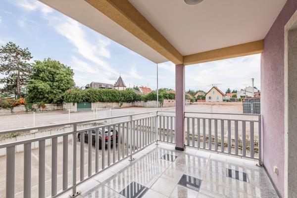 Appartement 3 pièces 75m², avec parking et garage double.