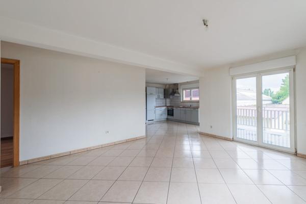 Appartement 3 pièces 75m², avec parking et garage double.