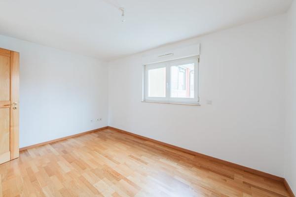 Appartement 3 pièces 75m², avec parking et garage double.