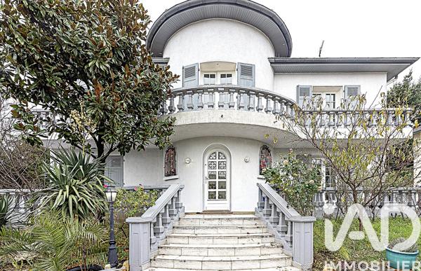 Maison à vendre 10 pièces 307 m² Bron