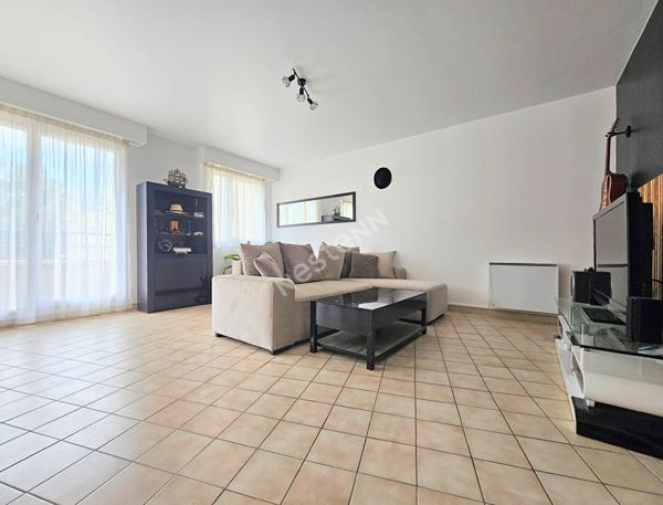 Appartement Osny 3 pièces, centre-ville, Balcon, 2 parkings et cave
