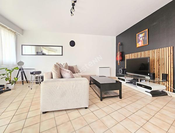 Appartement Osny 3 pièces, centre-ville, Balcon, 2 parkings et cave