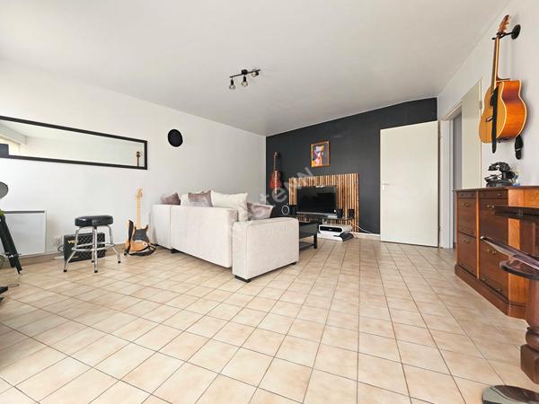 Appartement Osny 3 pièces, centre-ville, Balcon, 2 parkings et cave