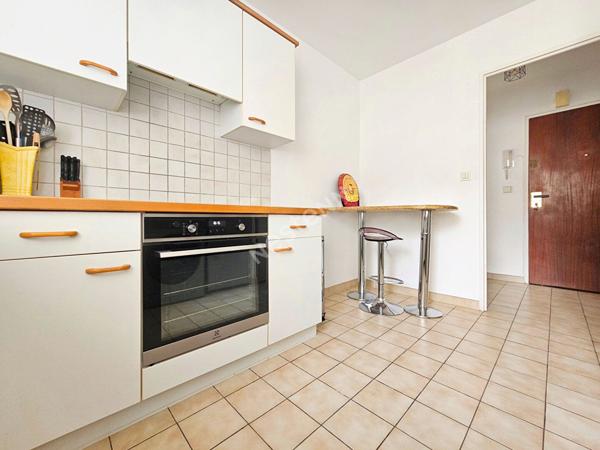 Appartement Osny 3 pièces, centre-ville, Balcon, 2 parkings et cave