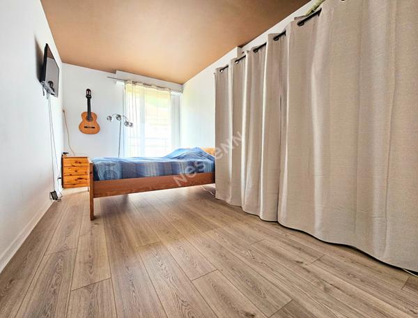 Appartement Osny 3 pièces, centre-ville, Balcon, 2 parkings et cave