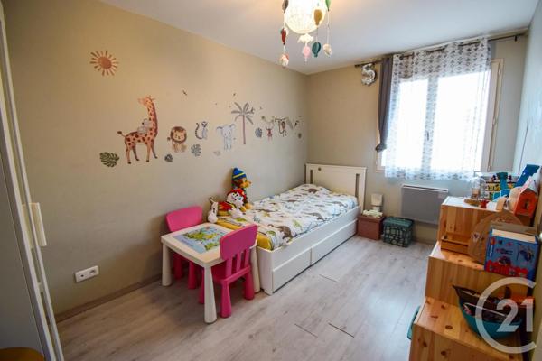 Maison à vendre  6 pièces - 107,95 m 2   CHALEINS  - 01