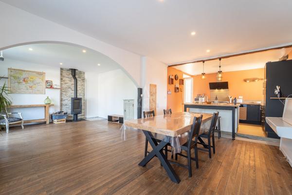 Maison de village rénovée avec garage et jardin