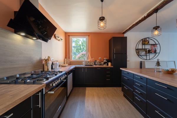 Maison de village rénovée avec garage et jardin