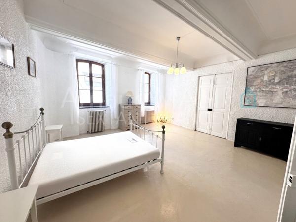 DEMEURE DE CHARME, 3 APPARTEMENTS, POTENTIEL DE DEVELOPPEMENT SUPPLEMENTAIRE, QUILLAN CENTRE