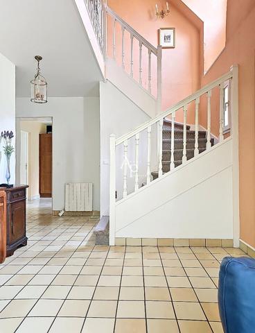 Maison et dépendances à LES CLAYES SOUS BOIS (78340)
