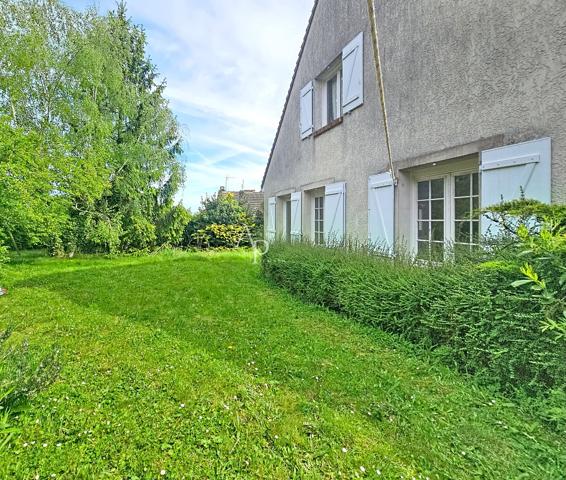 Maison et dépendances à LES CLAYES SOUS BOIS (78340)
