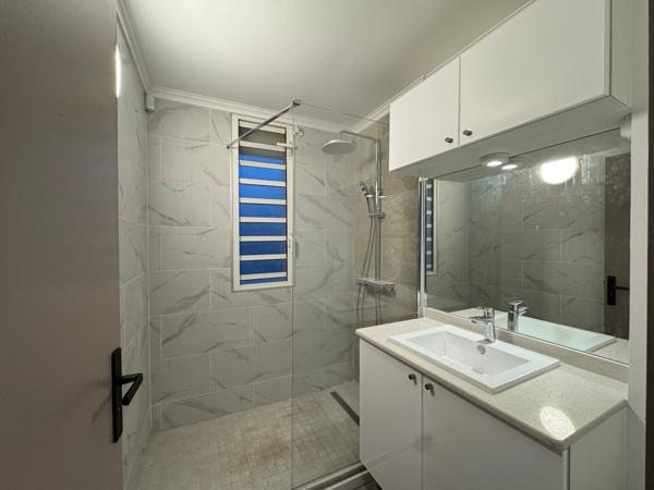 Vue mer - Beau T3 rénové
