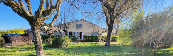 Villa - 150 m² habitable de plain-pied et 50 m² de garages attenants - combles et dépendances - 3390 m terrain Laurac-en-Vivarais (07110)