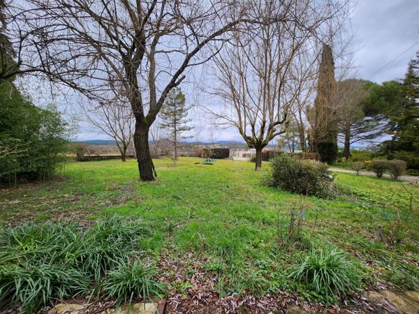 Villa - 150 m² habitable de plain-pied et 50 m² de garages attenants - combles et dépendances - 3390 m terrain Laurac-en-Vivarais (07110)