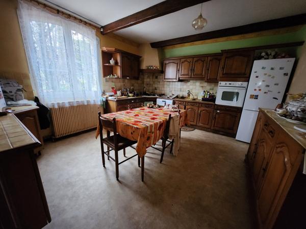 Villa - 150 m² habitable de plain-pied et 50 m² de garages attenants - combles et dépendances - 3390 m terrain Laurac-en-Vivarais (07110)