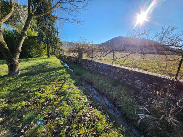 Villa - 150 m² habitable de plain-pied et 50 m² de garages attenants - combles et dépendances - 3390 m terrain Laurac-en-Vivarais (07110)