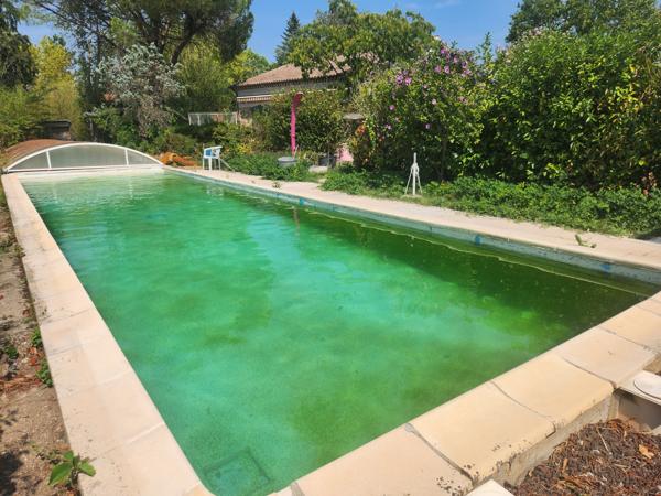 Villa - 150 m² habitable de plain-pied et 50 m² de garages attenants - combles et dépendances - 3390 m terrain Laurac-en-Vivarais (07110)
