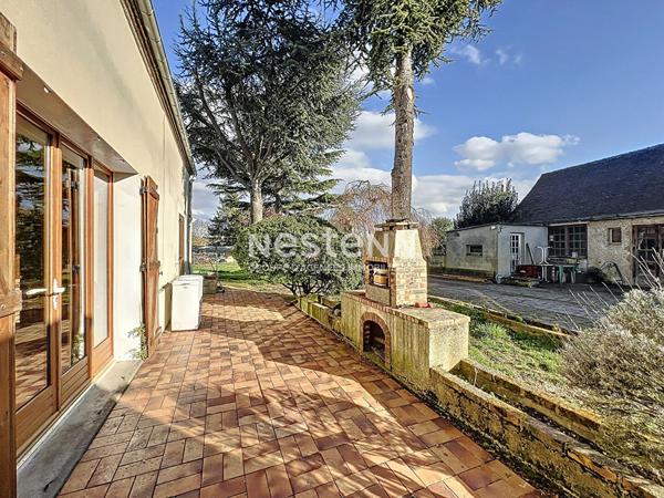 Vernouillet proche commodités, Maison d'habitation 8 pièces de 200m2 et sa dépendance de 50m2, potentiel d'aménagements, et sur terrain divisible