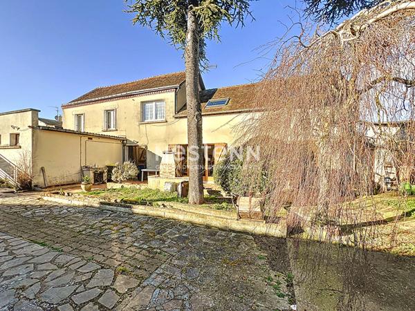 Vernouillet proche commodités, Maison d'habitation 8 pièces de 200m2 et sa dépendance de 50m2, potentiel d'aménagements, et sur terrain divisible