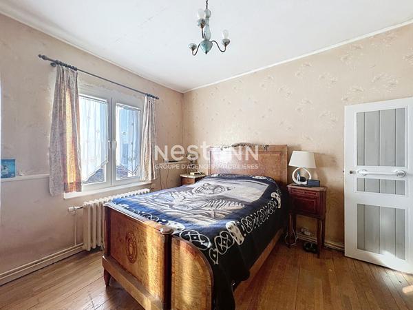 Vernouillet proche commodités, Maison d'habitation 8 pièces de 200m2 et sa dépendance de 50m2, potentiel d'aménagements, et sur terrain divisible