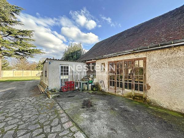 Vernouillet proche commodités, Maison d'habitation 8 pièces de 200m2 et sa dépendance de 50m2, potentiel d'aménagements, et sur terrain divisible
