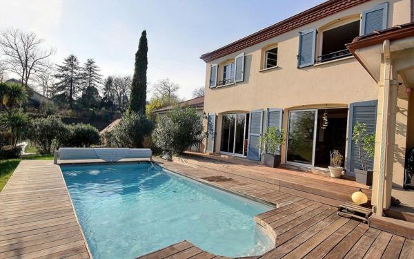 Maison à vendre    7 pièces •  Serres-Castet