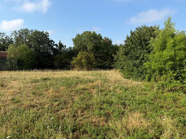 LAGORD - TERRAIN de 447 m²