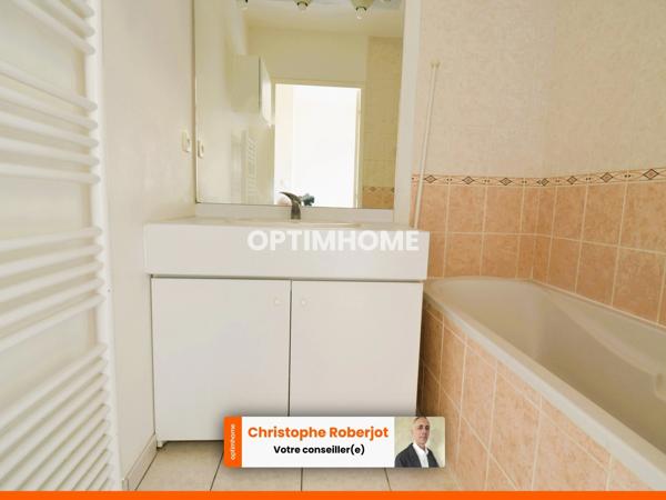 Lumineux appartement de 3 pièces, classé C, avec terrasse et garage quartier clinique Ste Marie à CHALON SUR SAONE