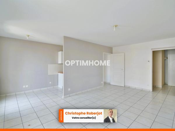 Lumineux appartement de 3 pièces, classé C, avec terrasse et garage quartier clinique Ste Marie à CHALON SUR SAONE