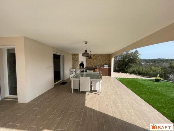 Villa d'architecte de 205 m², vue exceptionelle, piscine et garage de 50 m²