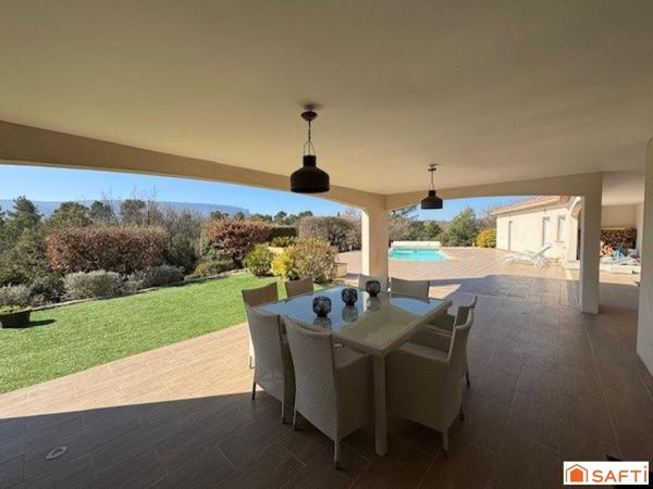 Villa d'architecte de 205 m², vue exceptionelle, piscine et garage de 50 m²