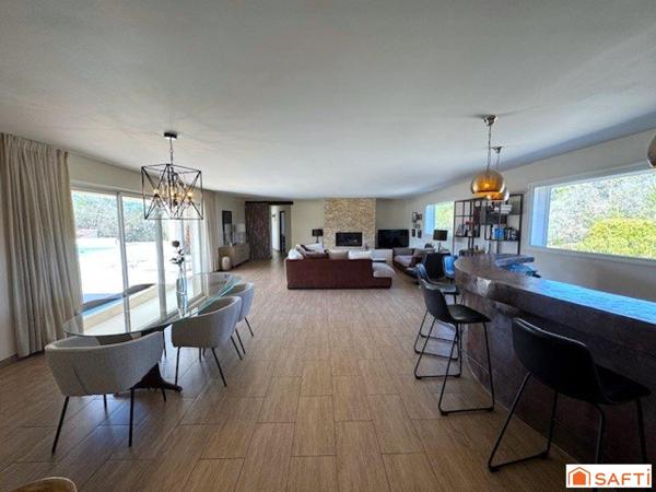 Villa d'architecte de 205 m², vue exceptionelle, piscine et garage de 50 m²