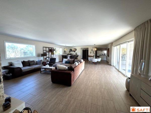 Villa d'architecte de 205 m², vue exceptionelle, piscine et garage de 50 m²