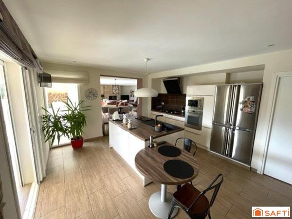 Villa d'architecte de 205 m², vue exceptionelle, piscine et garage de 50 m²