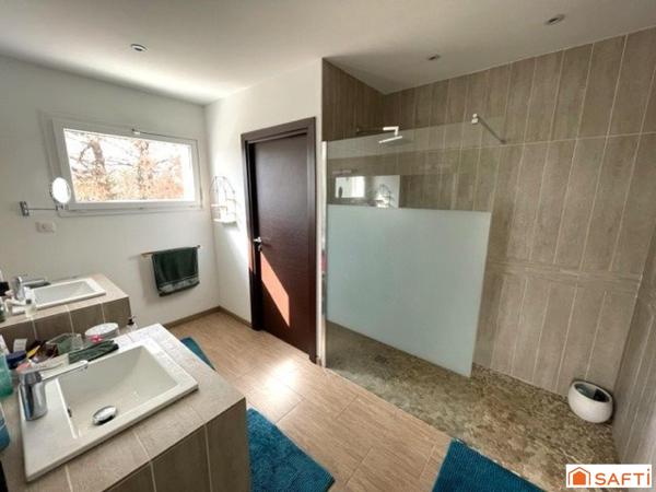 Villa d'architecte de 205 m², vue exceptionelle, piscine et garage de 50 m²