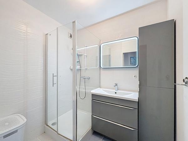 Villeurbanne (69100) Villeurbanne 90 m² – 3 chambres, balcon, garage, résidence 2005