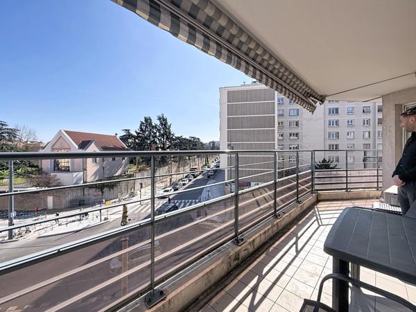 Villeurbanne (69100) Villeurbanne 90 m² – 3 chambres, balcon, garage, résidence 2005