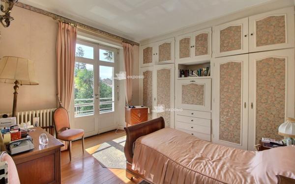 Immeuble à vendre    10 pièces • 308,65 m2 Pau