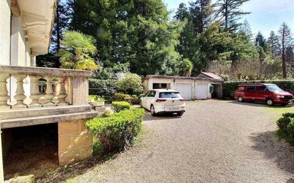 Immeuble à vendre    10 pièces • 308,65 m2 Pau